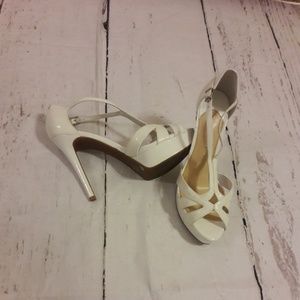 Gianni Bini white platform heels
